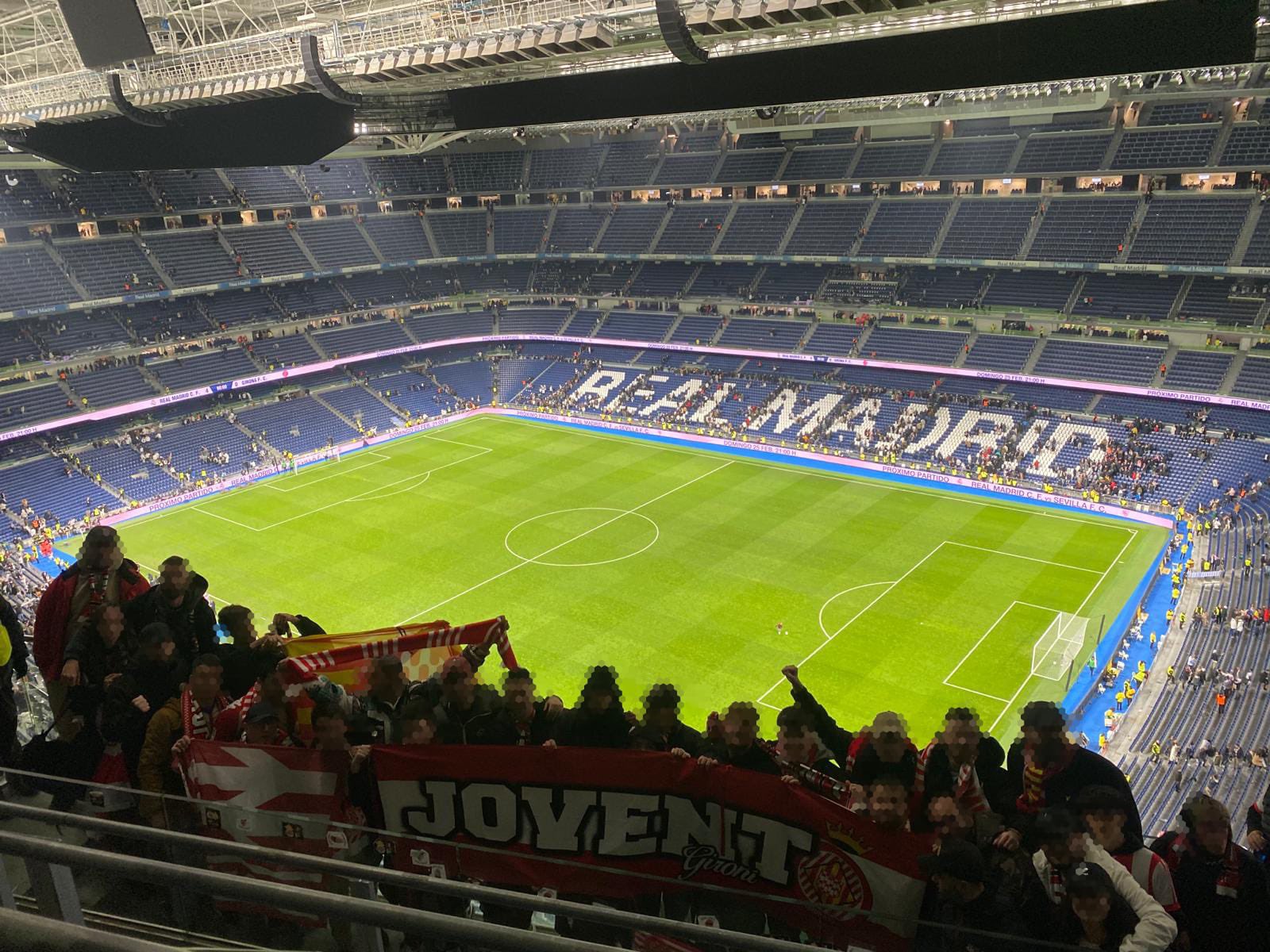 Jovent al Santiago Bernabeu animant el Girona FC