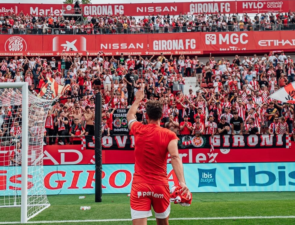 Jovent Gironí celebrant una sortida a la muntanya